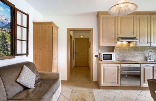 Livigno Apartment | Apartment "Abete Chalet Cambra" with Mountain View, Terrace & Garden