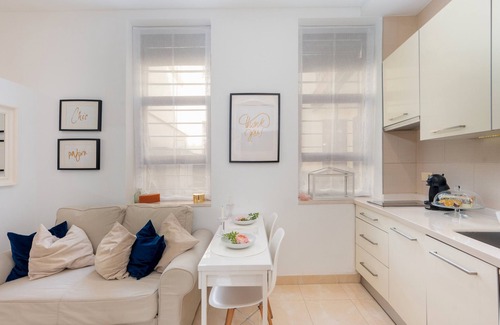 San Gil Apartment | Apartment 'Alameda Cool' with Wi-Fi and Air Conditioning