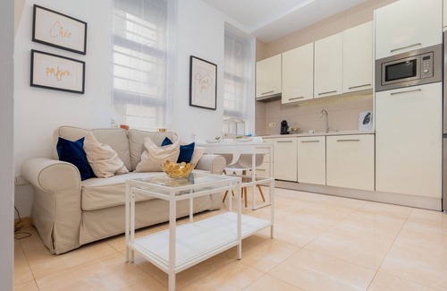 San Gil Apartment | Apartment 'Alameda Cool' with Wi-Fi and Air Conditioning