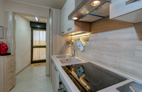 Mesagne Apartment | Apartment 'Alloggio Turistico Le Farfalle' with Private Terrace, Wi-Fi and Air Conditioning