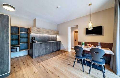 Racines Apartment | Apartment 'Alpenspitz Appartment Jaufen 2' with Mountain View, Shared Garden and Wi-Fi