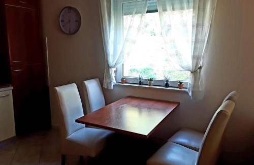 Vintijan Apartment | Apartment Ana