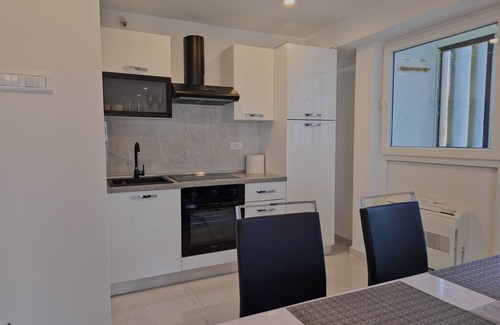 Rijeka Apartment | Apartment Andrada - One-Bedroom Apartment with Balcony and Sea View