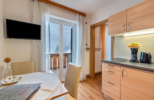 Laion Apartment | Apartment "Anemome- Sonnleitn" with Mountain View, Wi-Fi & Balcony