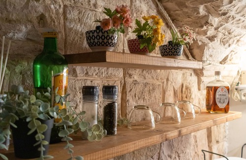 Giovinazzo Apartment | Apartment 'Ange24, City Center' with Wi-Fi and Air Conditioning