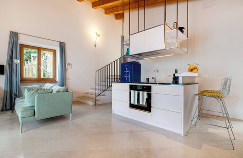 Limone sul Garda Apartment | Apartment 'Antea' with Lake View, Wi-Fi and Air Conditioning