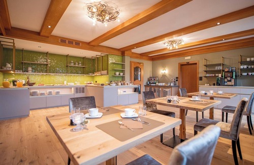 Fie allo Sciliar Apartment | Apartment 'Aparment Superior 1' with Mountain View, Shared Garden and Wi-Fi