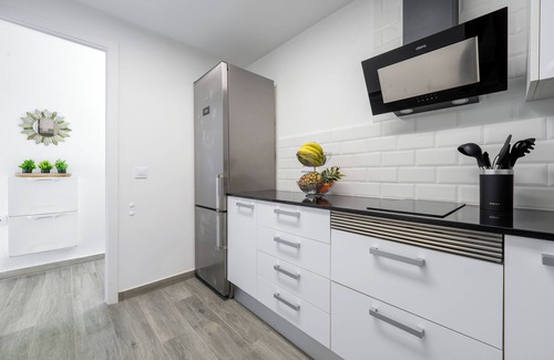 Torredembarra Apartment | Apartment 'Apartamento Moderno Y Soleado' with Sea View, Wi-Fi and Air Conditioning