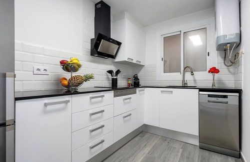 Torredembarra Apartment | Apartment 'Apartamento Moderno Y Soleado' with Sea View, Wi-Fi and Air Conditioning