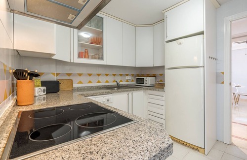 Velilla-Taramay Apartment | Apartment 'Apartamento Coral' with Sea View, Shared Pool and Wi-Fi