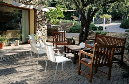 Aglientu Apartment | Apartment 'Asfodelo' with Shared Pool, Private Garden and Air Conditioning