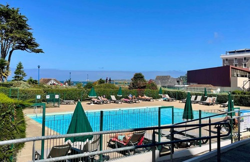 Perros-Guirec Apartment | Apartment at the foot of Trestraou beach