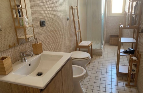 Vomero House | Apartment at Vomero Casa di Carlo al Vomero 60sqm, wi-fi, central and quiet