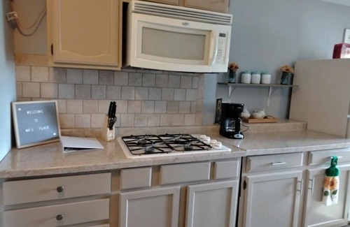 Old Mill Creek Apartment | Apartment Attached to a 1900 historic Farm house