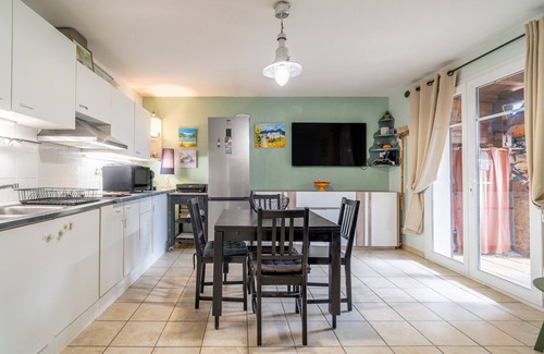 Narbonne-Plage Apartment | Apartment 'Avec Jardin Et Piscine' with Shared Pool, Private Terrace and Wi-Fi