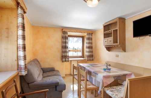 Trepalle Apartment | Apartment 'Bait Di Farina' with Mountain View and Wi-Fi