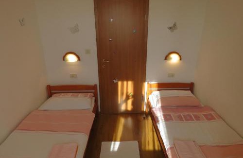 Mali Maj Apartment | Apartment Banko A6 with large garden near the sea