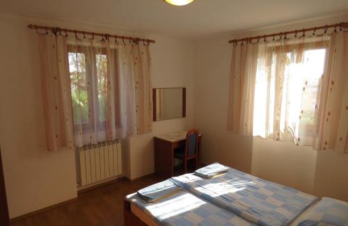 Mali Maj Apartment | Apartment Banko A6 with large garden near the sea