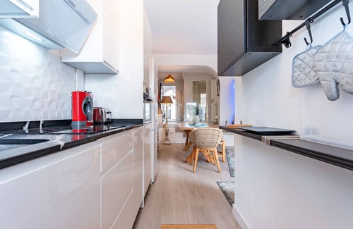 Cabopino Apartment | Apartment 'Beautiful Frontline' with Shared Pool, Wi-Fi and Air Conditioning
