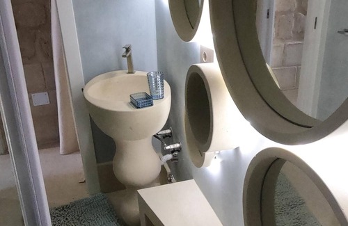 Otranto Apartment | Apartment 'Bianco Mare Teti' with Wi-Fi and Air Conditioning