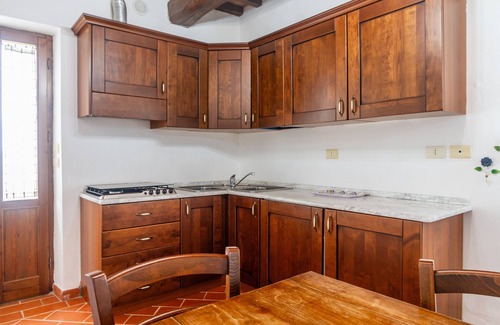 Magliano in Toscana Apartment | Apartment 'Bruco' with Shared Pool, Wi-Fi and Air Conditioning