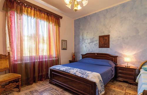 Castiglione d'Orcia Apartment | Apartment 'Casa Raffaello' with Balcony and Wi-Fi
