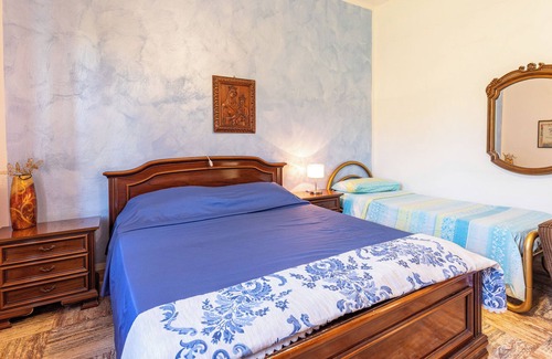 Castiglione d'Orcia Apartment | Apartment 'Casa Raffaello' with Balcony and Wi-Fi