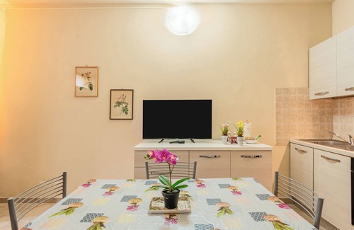 Vicopelago Apartment | Apartment 'Casa Angeli - By The River' with Wi-Fi