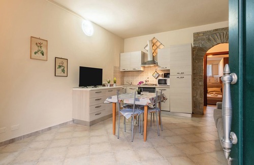 Vicopelago Apartment | Apartment 'Casa Angeli - By The River' with Wi-Fi