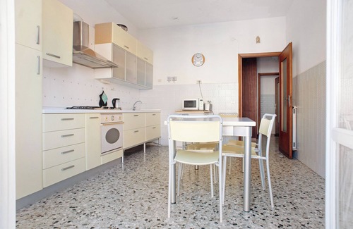 Levanto Apartment | Apartment "Casa Bruno e Iris" with Sea View, Balconies & Wi-Fi
