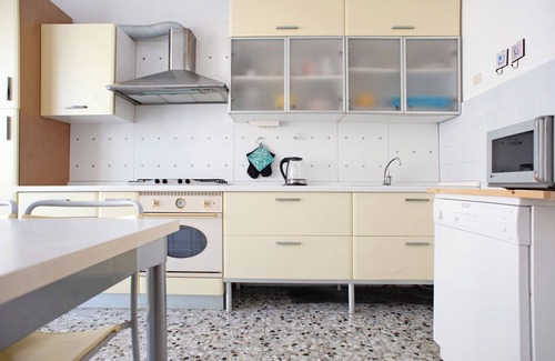 Levanto Apartment | Apartment "Casa Bruno e Iris" with Sea View, Balconies & Wi-Fi