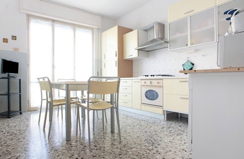 Levanto Apartment | Apartment "Casa Bruno e Iris" with Sea View, Balconies & Wi-Fi