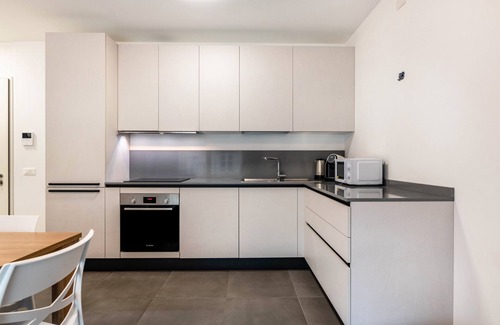 Vela Apartment | Apartment 'Casa Canova- Free Parking' with Mountain View, Private Terrace and Wi-Fi