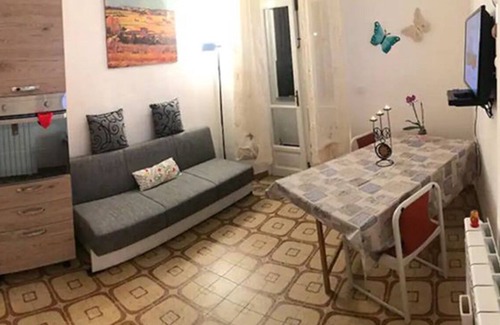 Vittoria Apartment | Apartment 'Casa Di Ary' with Balcony and Wi-Fi