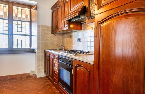 La Pesta Apartment | Apartment Casa Vacanza Il Carpignone 6 with Lake View, Shared Pool & Garden