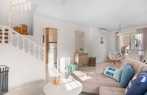 Orihuela Costa Apartment | Apartment 'Casa Reina Arriba Fewo Cabo Roig' with Shared Pool, Wi-Fi and Air Conditioning