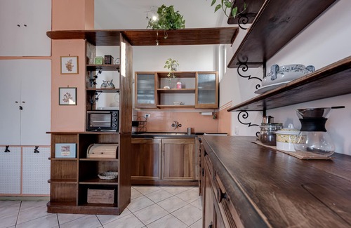 Isolotto Apartment | Apartment 'Casa Rosanna' with Private Terrace and Wi-Fi