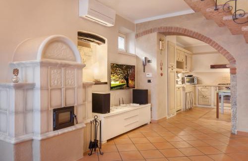 Torri del Benaco Apartment | Apartment Casetta Alla Pozza in Torri Del Benaco