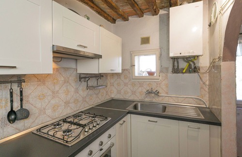 Bibbona Apartment | Apartment "Casina nel Borgo Antico" with Wi-Fi