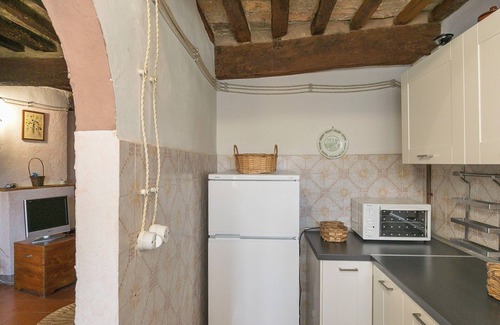Bibbona Apartment | Apartment "Casina nel Borgo Antico" with Wi-Fi
