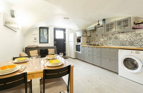 La Perriere Apartment | Apartment 'Charmant 3 Etoiles' with Mountain View, Private Terrace and Wi-Fi