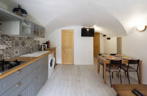 La Perriere Apartment | Apartment 'Charmant 3 Etoiles' with Mountain View, Private Terrace and Wi-Fi