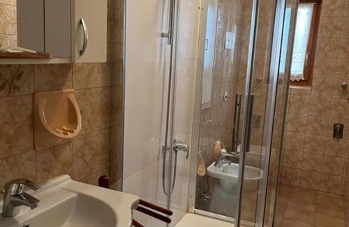 Auronzo di Cadore Apartment | Apartment 'Ciasa Giulia Auronzo' with Wi-Fi