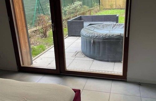 Secteur 3 Apartment | Apartment "COZY!" between gardens & city Ô Calme