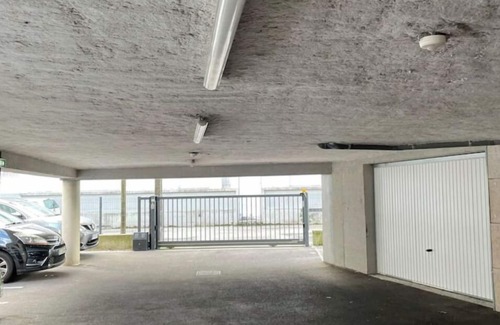 Secteur 3 Apartment | Apartment "COZY!" between gardens & city Ô Calme