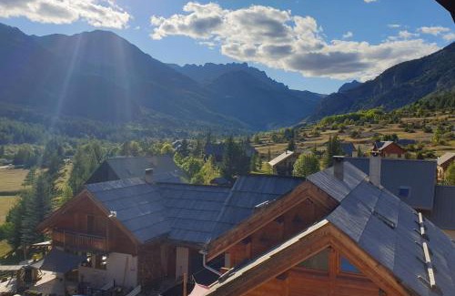 Nevache Apartment | Apartment Croix Carail - Completely renovated in Roubion