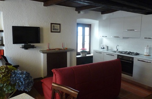 Orta San Giulio Apartment | Apartment Cusius in Orta San Giulio on Lake Orta with parking and lake view
