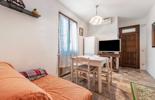 Rivoltella Apartment | Apartment 'Desenzano Bilocale Con Posto Auto' with Shared Garden