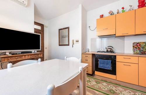 Rivoltella Apartment | Apartment 'Desenzano Bilocale Con Posto Auto' with Shared Garden