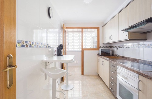 Daimuz Apartment | Apartment 'Daimuz Holidays' with Sea View, Balcony and Wi-Fi